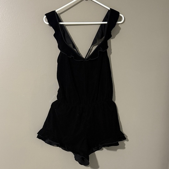 Victoria's Secret Black Sleeveless Romper - Picture 1 of 7